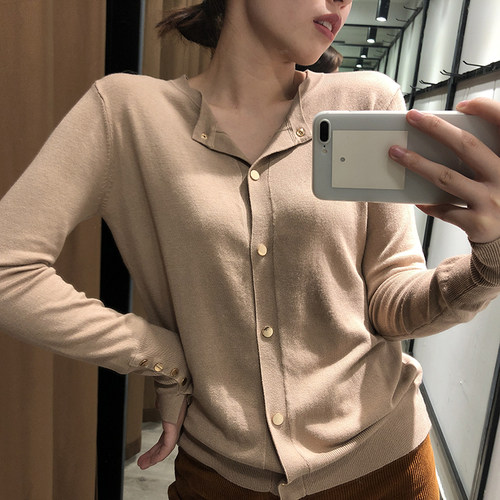 19100719 识体店Tanfos 修身纯色金色按扣百搭针织外套