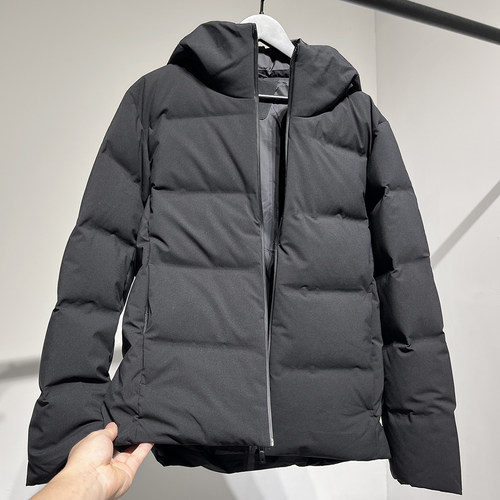 黑色连帽立领加厚保暖羽绒服外套