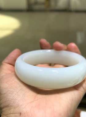 和田玉羊脂白玉轮胎款手镯，老熟料59.6*19.6*10mm，103.6克。