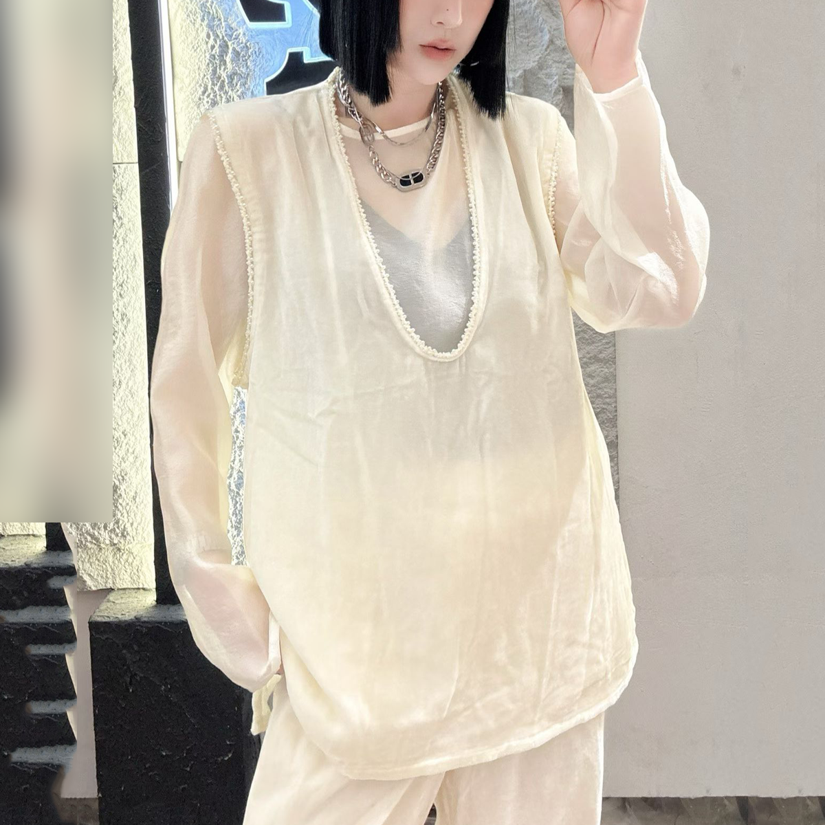 欧洲站2025新款休闲宽松珠珠边真丝丝绒背心马甲女