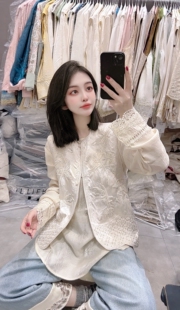 欧洲站2026春新款圆领重工刺绣钉珠中式马甲搭配蕾丝袖衬衫上衣女