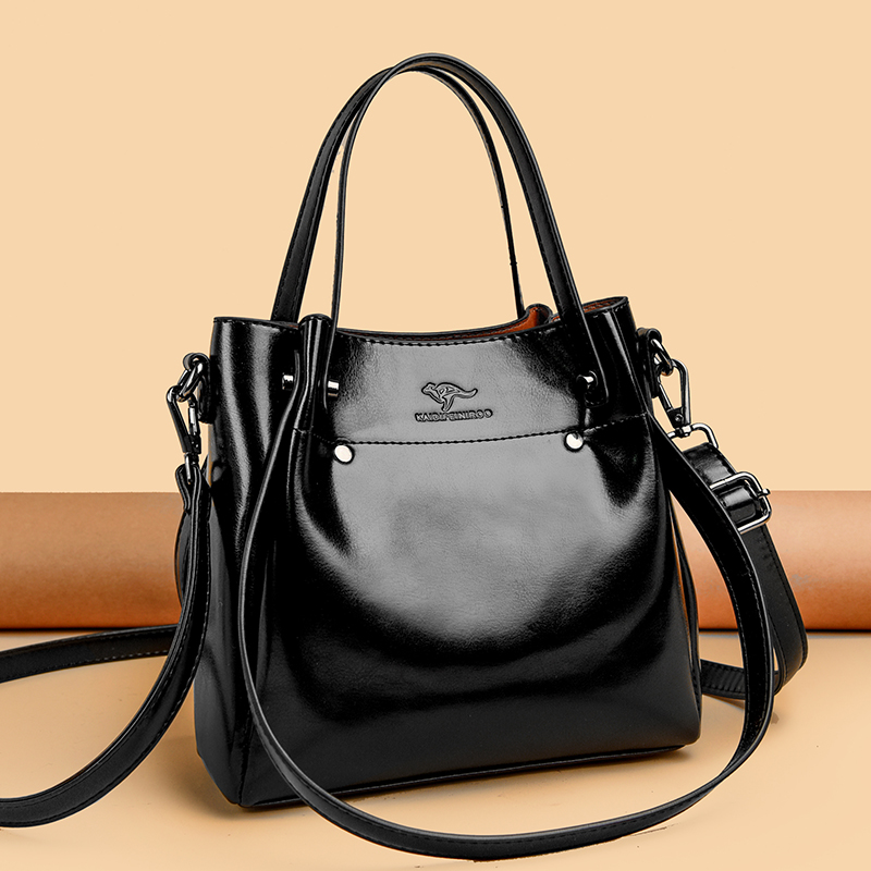 新款真皮女包时尚简约中年女士