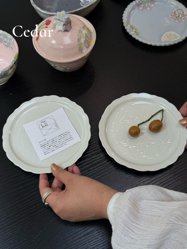 日本制薄胎甜点碟浮雕暗纹骨碟高温陶瓷餐具釉下彩蛋糕盘小菜盘