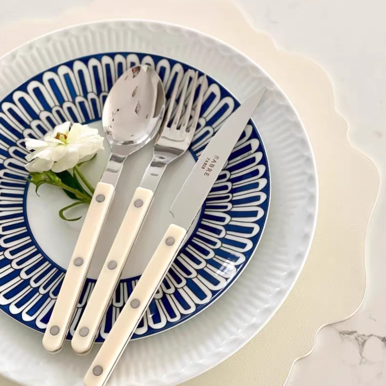 法国Sabre Paris小酒馆象牙白不锈钢勺子牛排刀叉西餐具套装家用