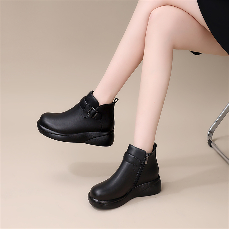 2025秋冬软底厚底松糕短筒靴子民族风单靴女士高跟复古女靴子保暖