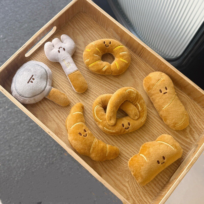 卡通毛绒面包造型可爱甜甜圈牛角包玩偶胸针配饰学生书包装饰
