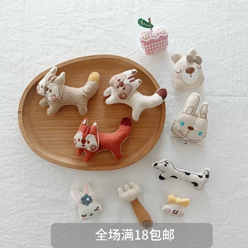 森系布艺波点小狗小熊松鼠兔子胸花可爱卡通斑点腊肠小狗胸针女