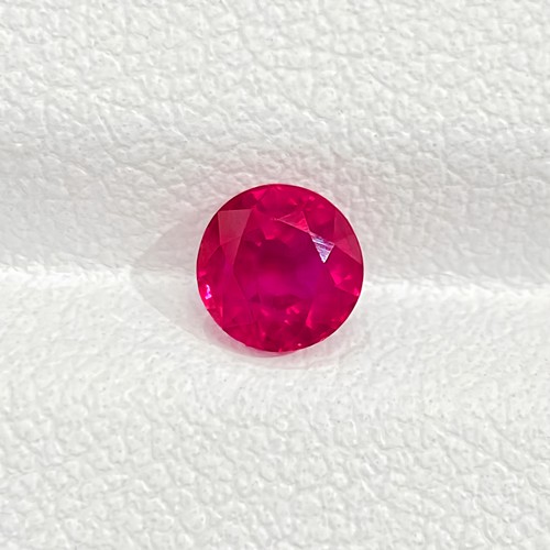 0.82ct 缅甸产地 正圆红宝石 5mm GRC认证