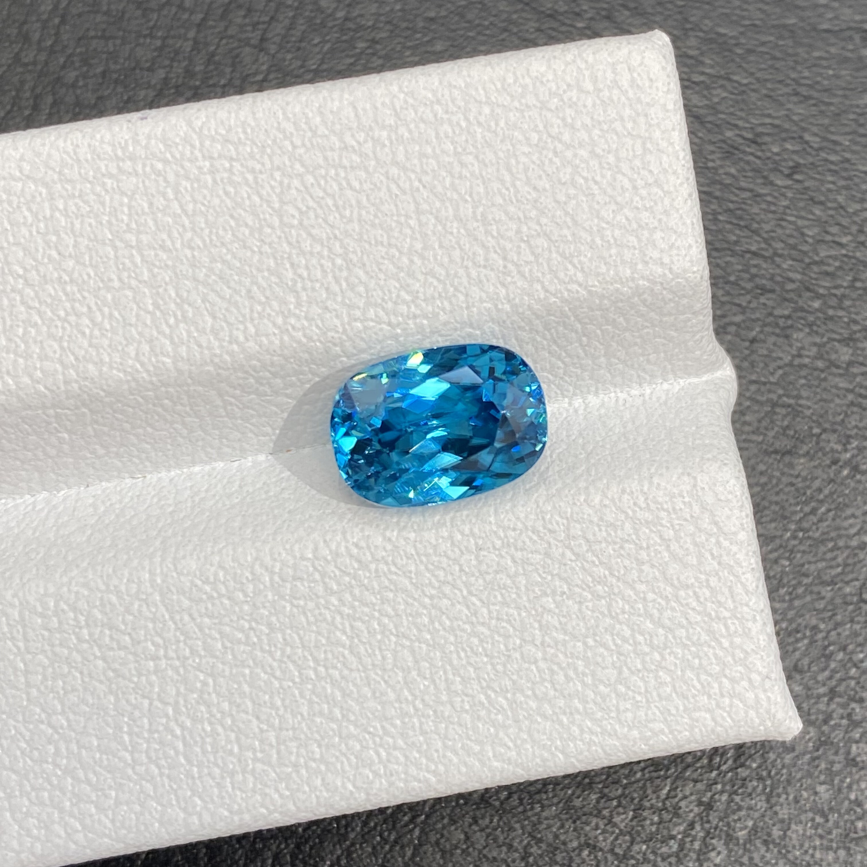 4.43ct天然霓虹蓝风信子石裸石戒面