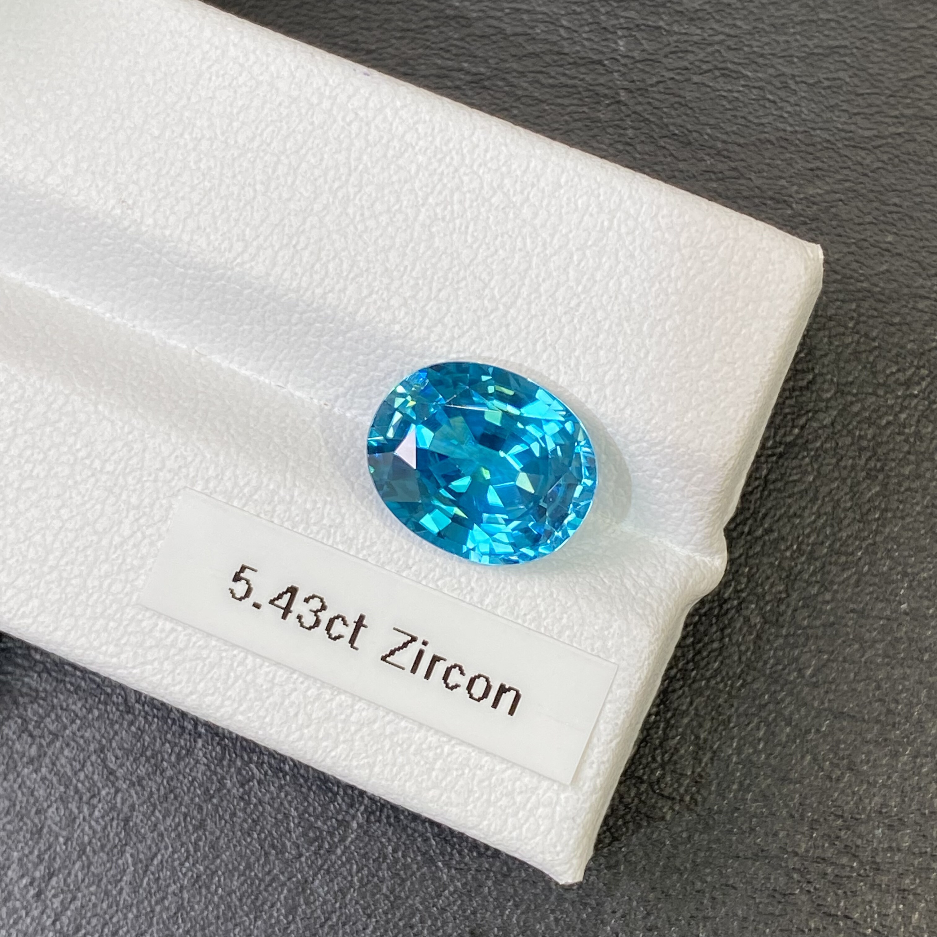 5.43ct 霓虹蓝风信子石天然锆石 裸石戒面