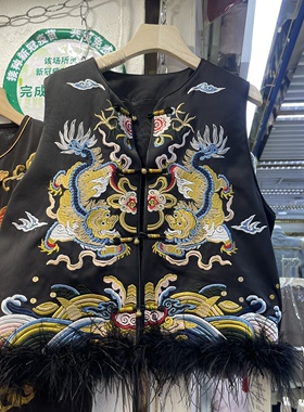 网红同款2025秋季新款中国风龙纹彩色刺绣图案下摆毛盘扣马夹马甲