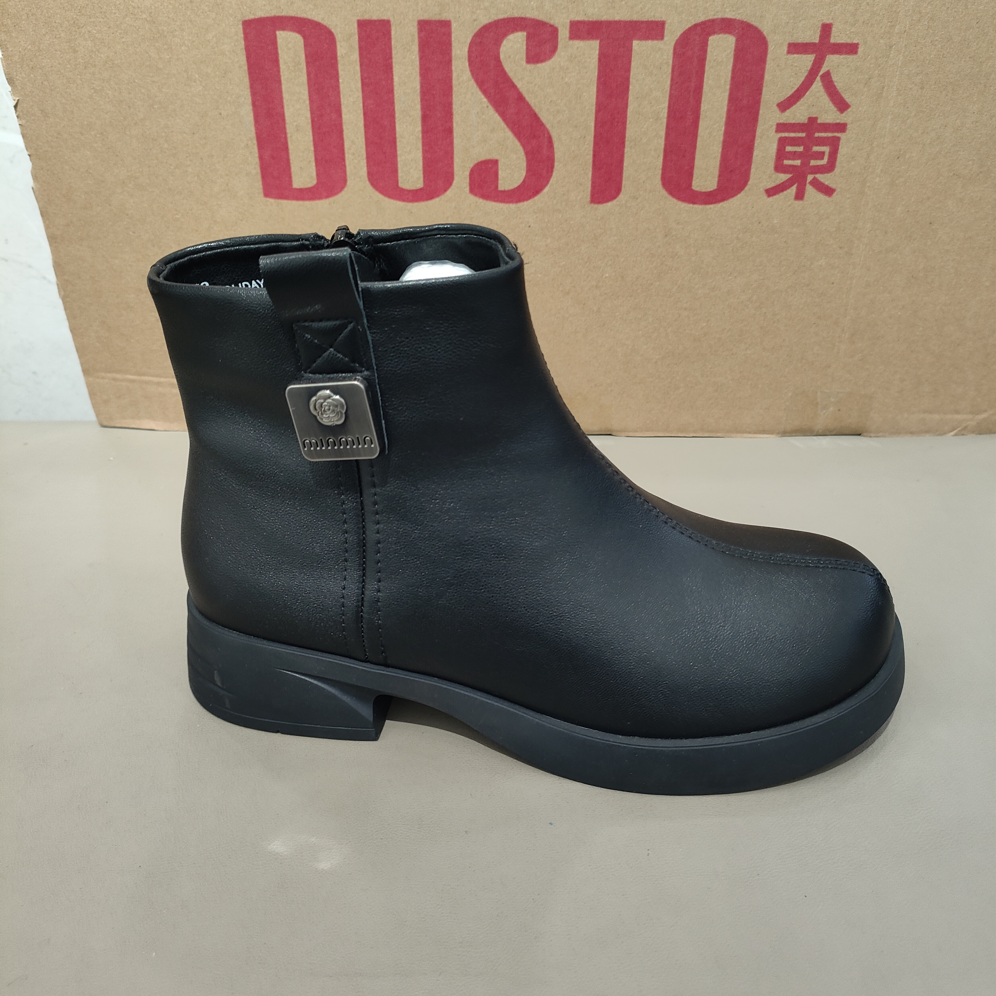 大东加绒女靴2025年冬季新款加绒女士舒适软底女靴子短靴1726