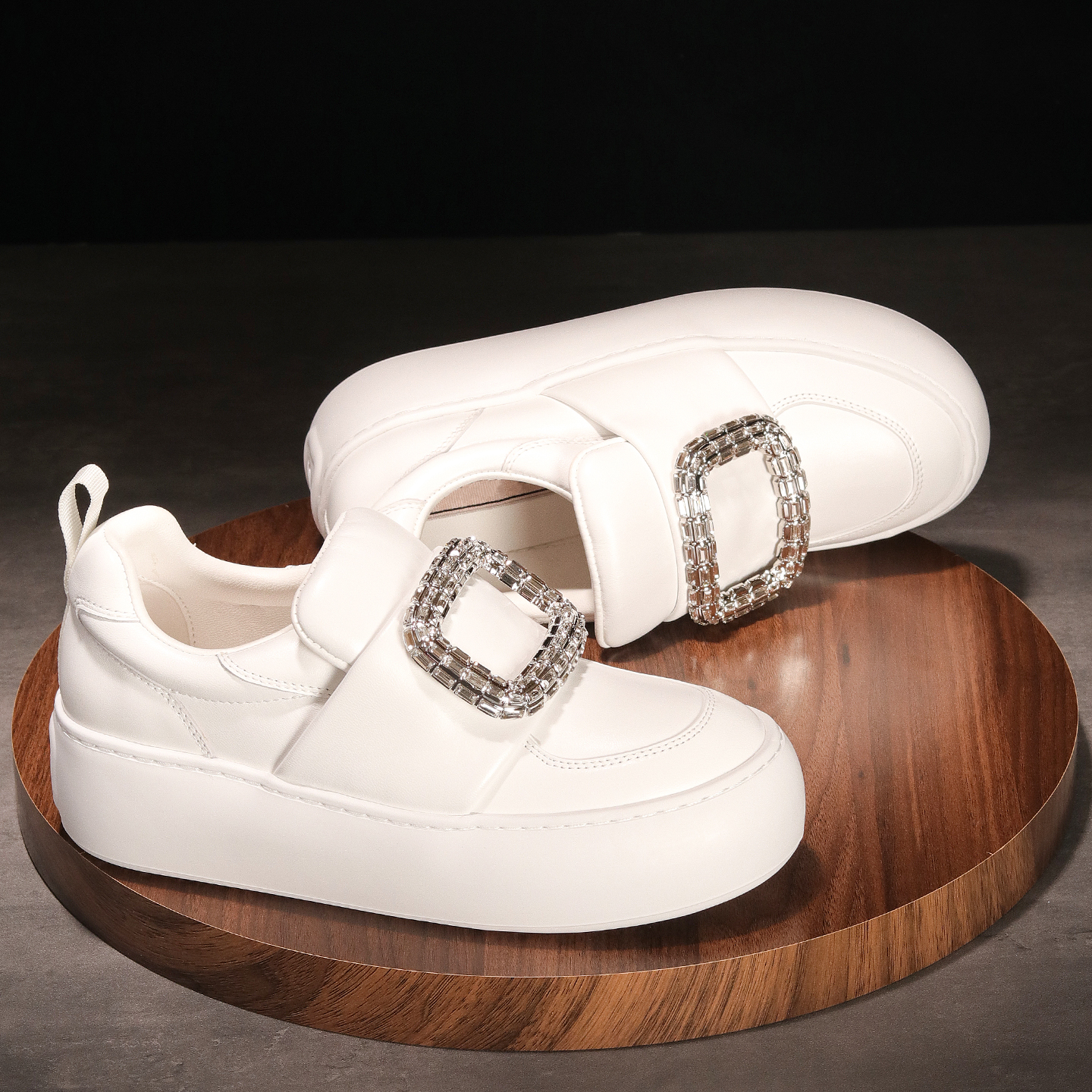 水钻方扣厚底面包鞋小白鞋蓬蓬鞋