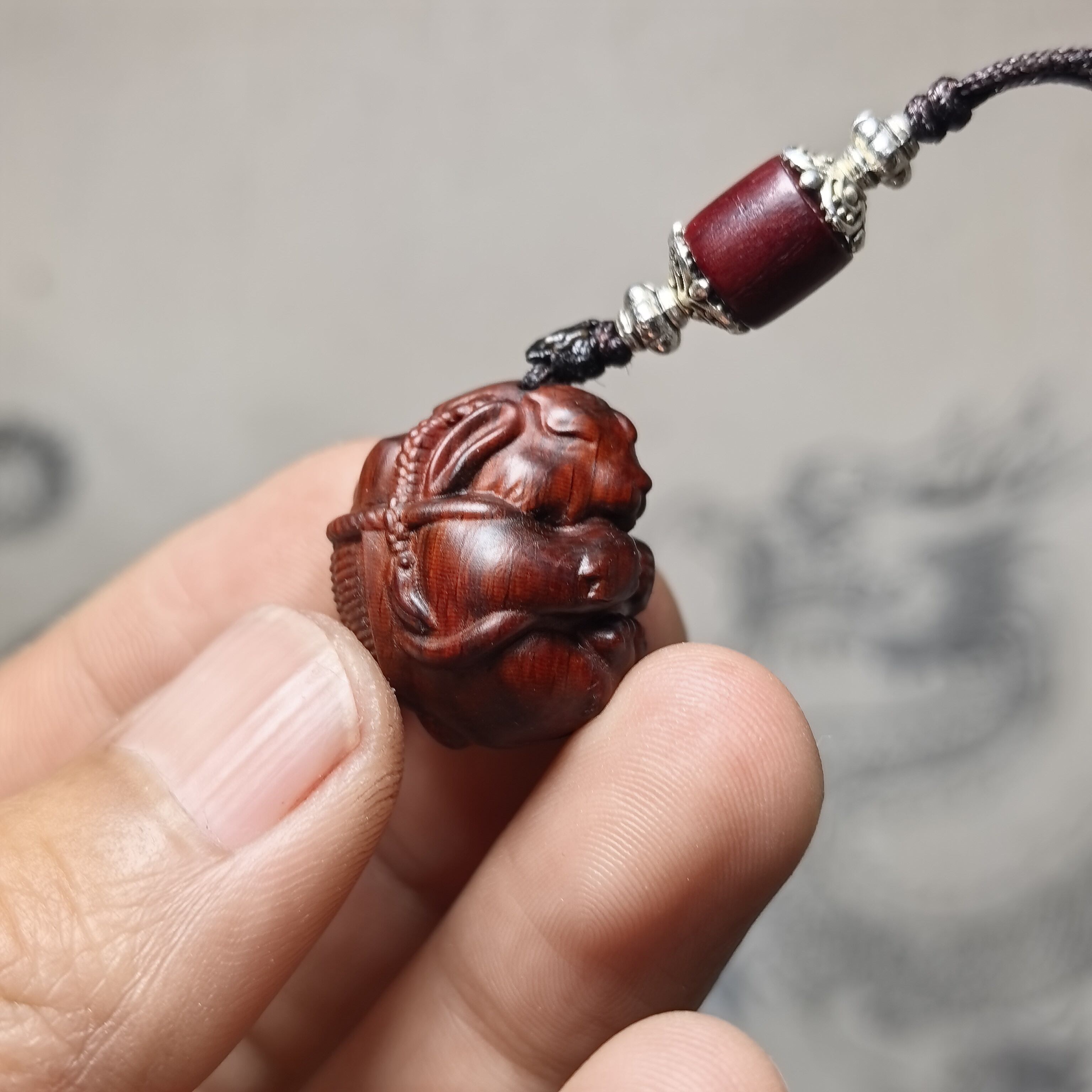 紫檀红木头精雕刻生肖兔子7手机小挂件包吊坠文盘玩把精美礼饰品