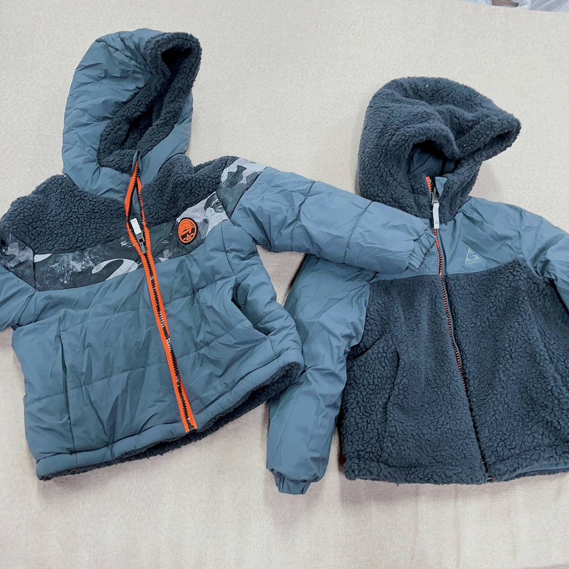 外贸原单男童1-5岁穿冬季加绒加厚保暖外套带帽正反双面穿超值清