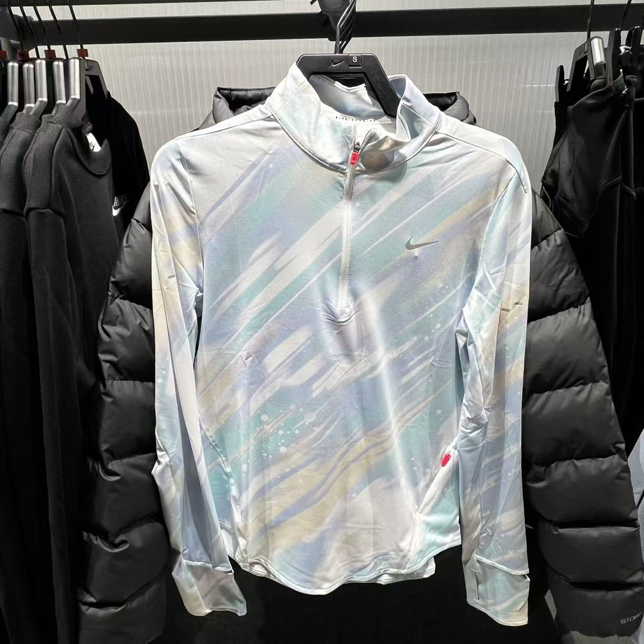 NIKE耐克女子透气速干跑步上衣彩色半拉链立领运动卫衣IO0253-547