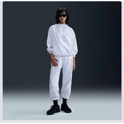 Nike耐克时尚梭织外套女夏新款宽松轻薄连帽运动夹克 FV6299-100