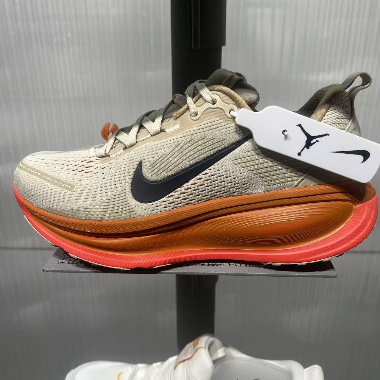 NIKE耐克迈柔女鞋Vomero 18软弹缓震撞色耐磨跑步鞋 IM6702-258