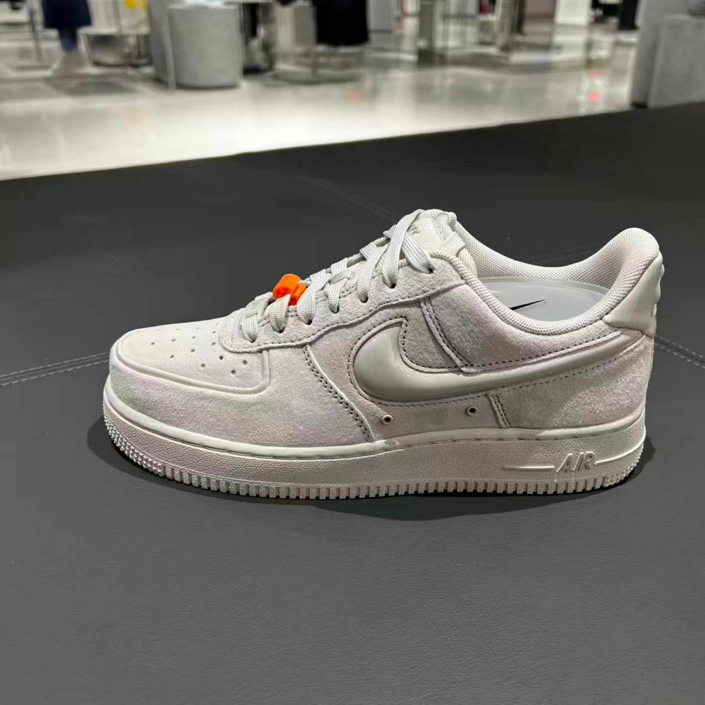NIKE耐克女鞋 AIR FORCE 1经典简约百搭运动休闲板鞋 HV4406-001