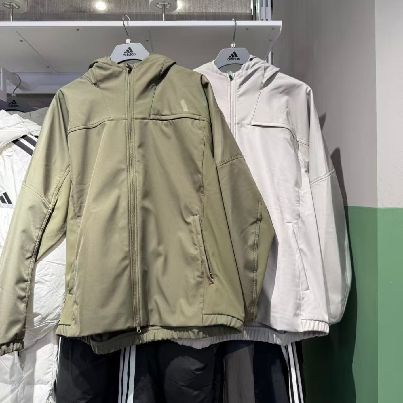 Adidas阿迪达斯外套男25秋冬新款连帽加绒保暖防风运动夹克KA1307