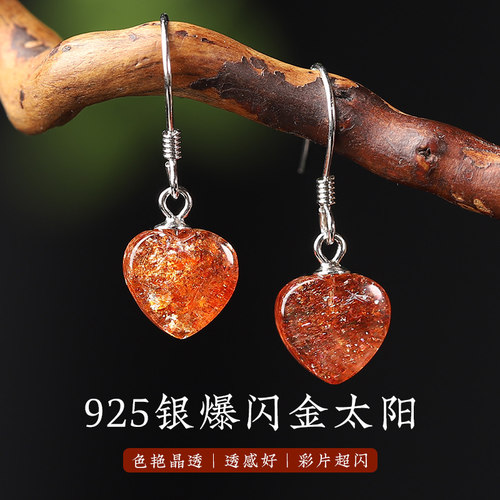 像一颗被阳光穿透的糖果，清澈又浓烈