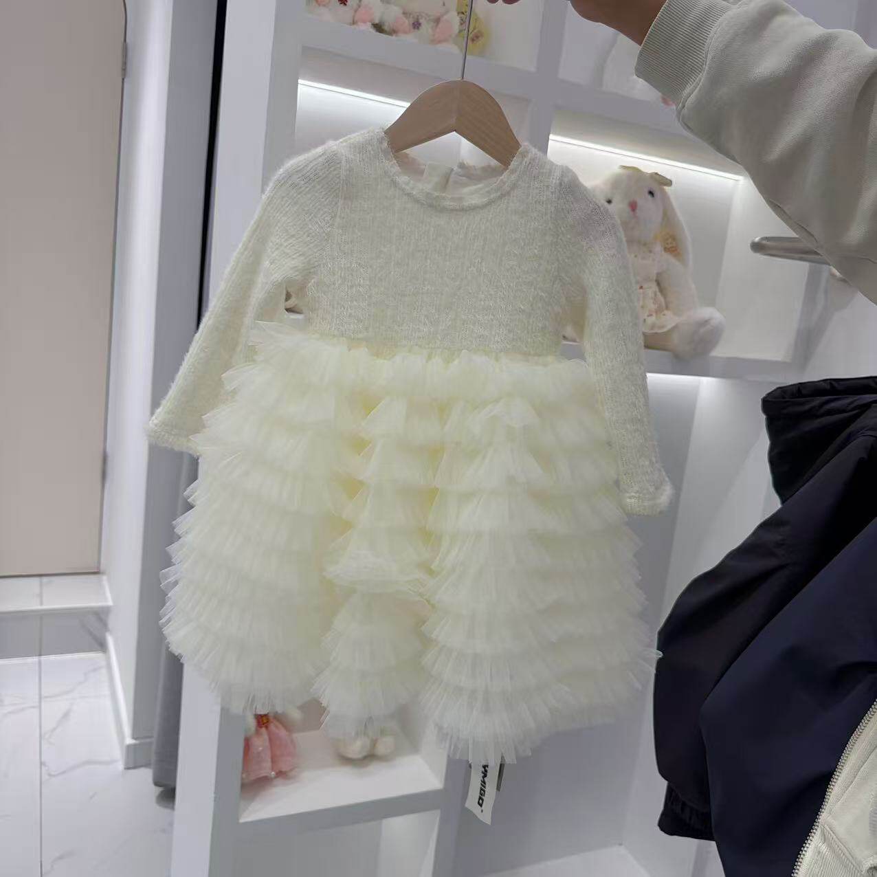 法式温柔风白色网纱蛋糕裙女2026秋冬季新款毛衣显瘦蓬蓬连衣裙
