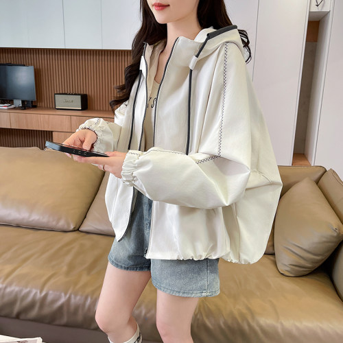 慵懒风连帽冲锋衣外套女2026春秋新款初高中学生休闲工装花苞夹克