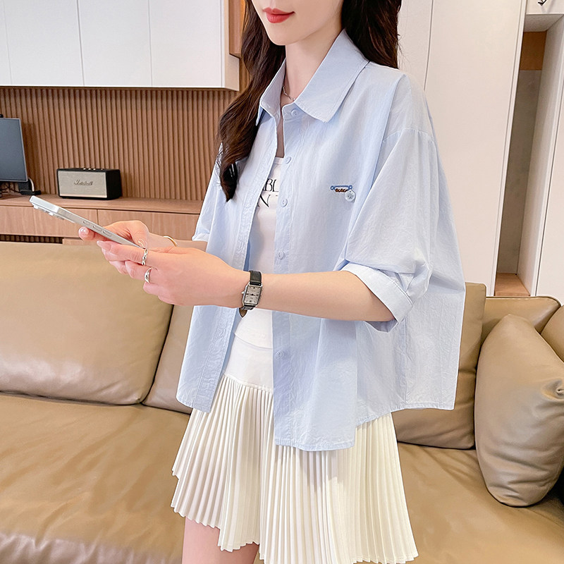 设计感短袖衬衫少女2026夏季新款初高中学生宽松刺绣文艺百搭上衣
