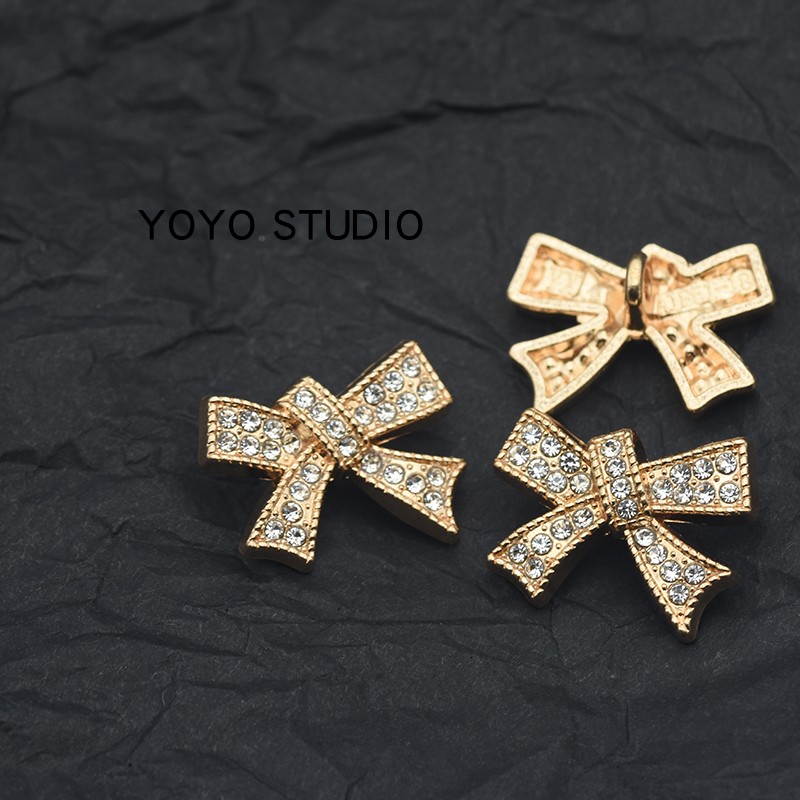 金色带钻蝴蝶结立体钮扣
