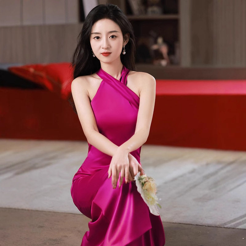 轻奢小众性感挂脖玫红色长款礼服裙新娘晨袍 结婚 订婚