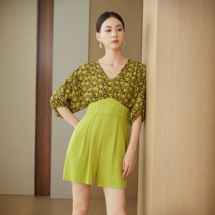 减龄七分袖 显瘦优雅时尚 高腰V领 碎花拼接连衣体短裤 2025新款