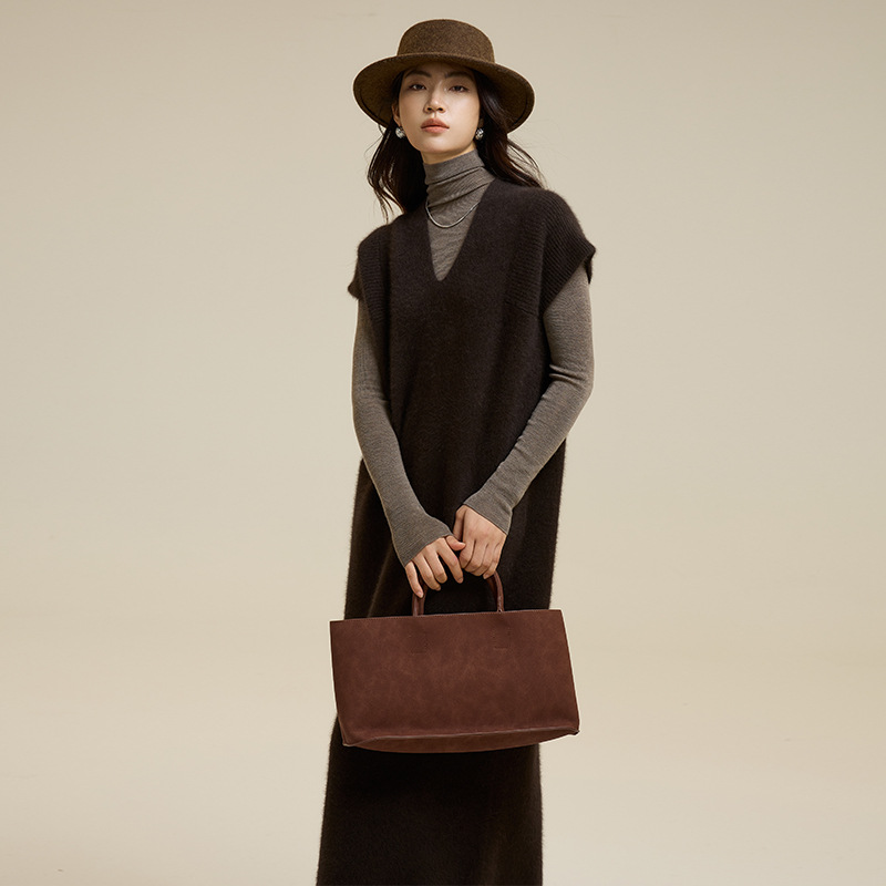 法式优雅 浣熊绒针织背心裙女秋冬羊毛长裙内搭打底毛衣V领连衣裙