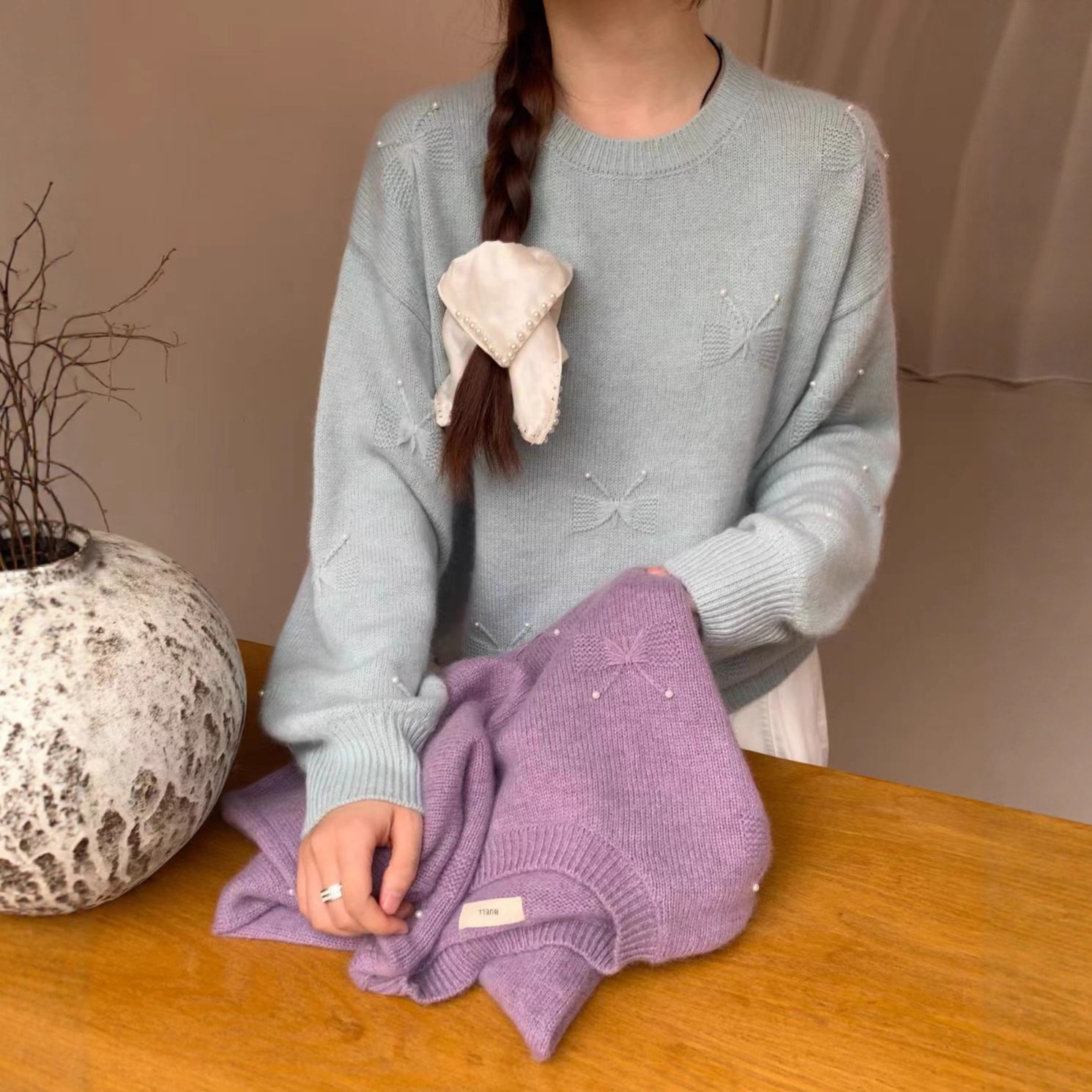 新品洋气减龄立体蝴蝶刺绣羊毛蜜熊绒套头上衣女秋季新款温柔毛衣