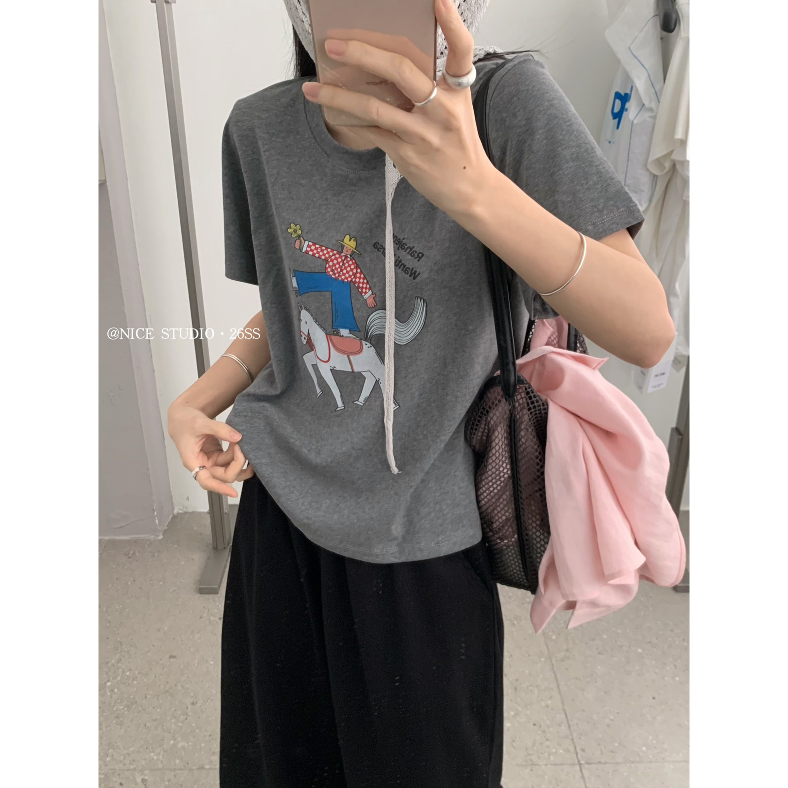 奶思家NICE STUDIO-夏上新百搭骑马小人印花短袖T恤L8896