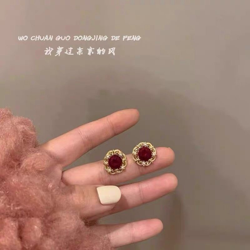「全店买二赠一」丝绒酒红耳环复古法式宫廷风小巧2023年新款耳钉,饰品/流行首饰/时尚饰品新,耳环,淘宝优惠券,粉丝福利购,淘宝优惠卷