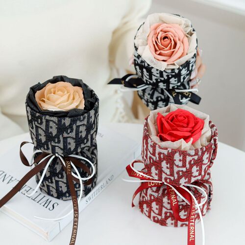 情人节迷你玫瑰花口袋花