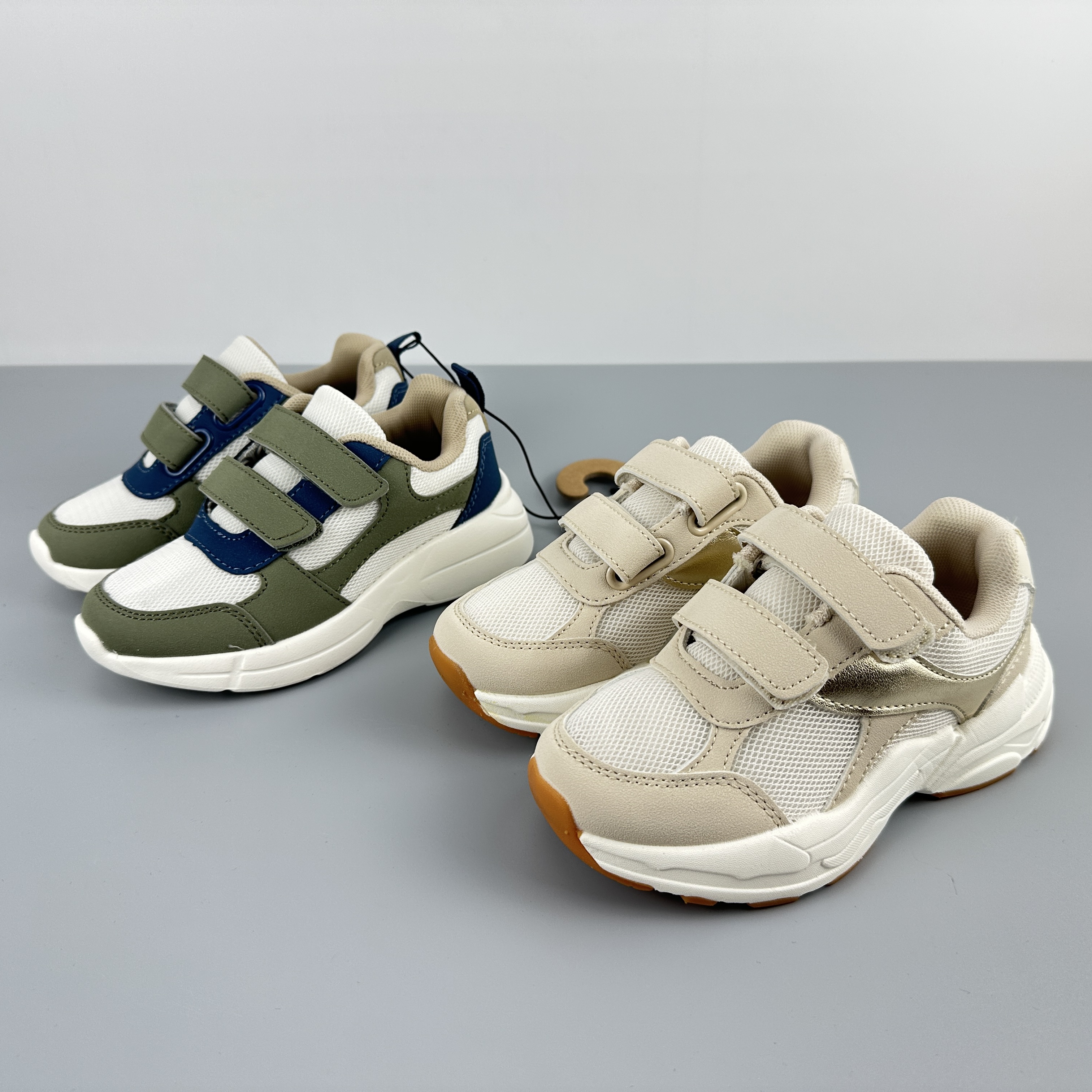 外贸原单出英国男女童运动鞋轻便休闲鞋儿童网面透气跑步鞋