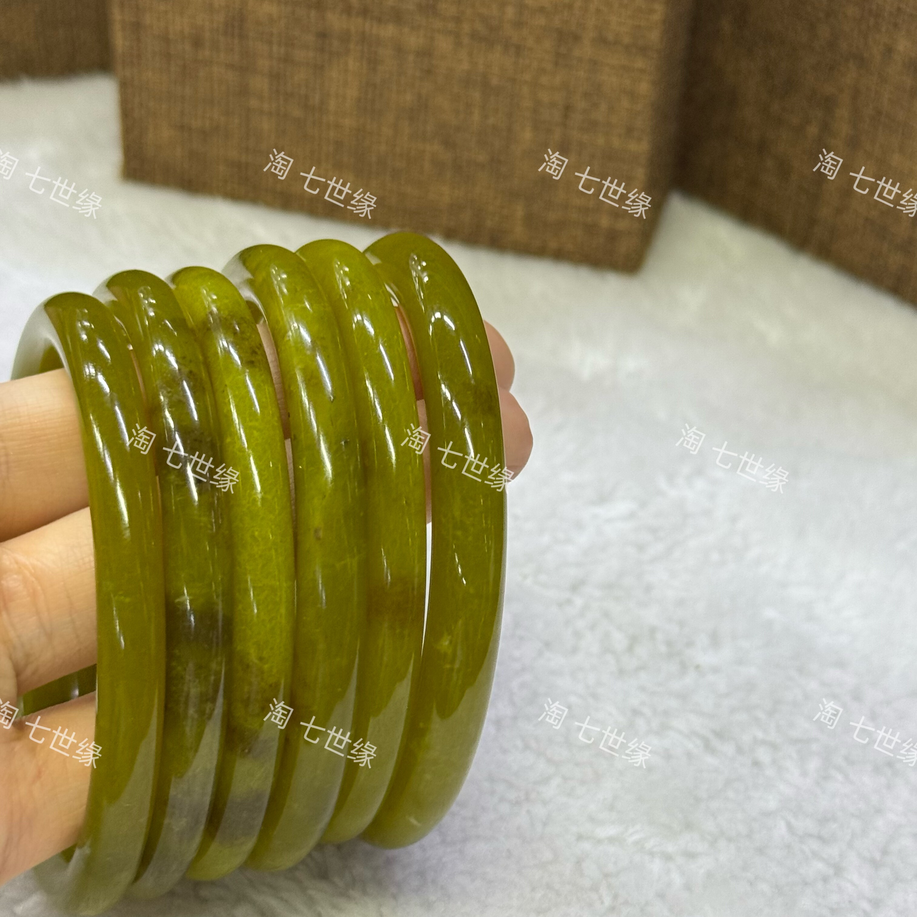 岫玉牛油果叮当手镯随机发