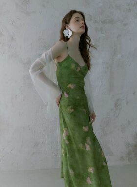 大码胖MM度假风绿色印花修身吊带裙女夏季新款显瘦简约大气连衣裙