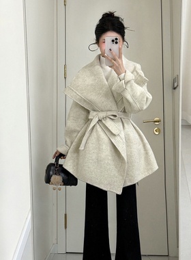 大码胖mm千金风灰色短款毛呢外套女装秋季系带收腰高级感呢子大衣