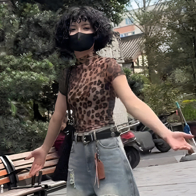 大码胖MM美式复古微透豹纹短袖t恤女新款修身个性潮流辣妹风上衣 - 实物图
