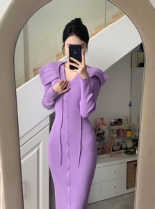 23披肩式羊毛针织连衣裙，披肩可披在肩上或系在腰间 温柔美丽
