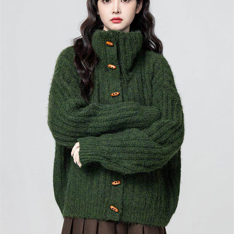 绿色高领毛衣外套女款秋2026季新款保暖加厚立领针织开衫上衣