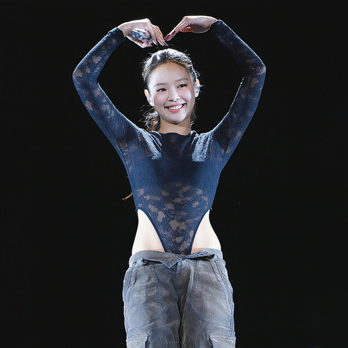 Jennie同款蕾丝连体衣外套两件套