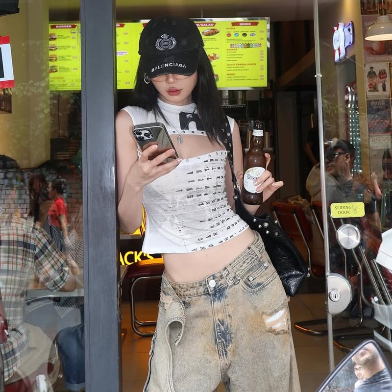 街头辣妹心机镂空印花无袖背心女