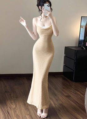 怪诞女孩 名媛风高级蕾丝肌理感吊带连衣裙女 气质修身收腰包臀裙