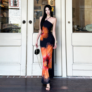 旅行出片无袖 度假风花朵印花挂脖连衣裙女 露肩长裙 泰式 怪诞女孩