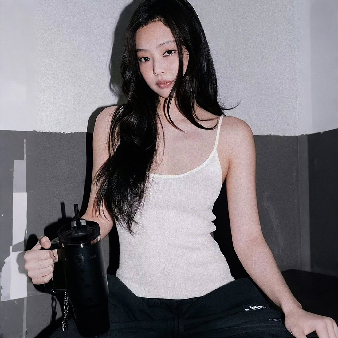金智妮Jennie同款白色吊带背心女