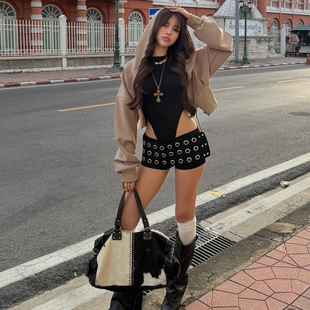 怪诞女孩 高街潮酷金属圆环设计低腰短裤女 辣妹修身时尚休闲热裤