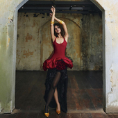 修身 怪诞女孩 万圣氛围感华丽红色吊带连衣裙女 高腰花苞裙短裙子